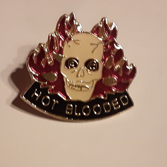 1" Red Flame White Skull Hot Blooded Enameled Pin - Picture 2 of 5